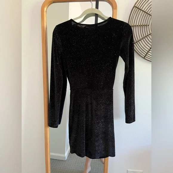 Women’s dress - Picture 2 of 2